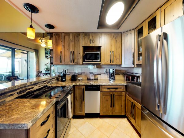 LAHAINA OCEANFRONT 2 BEDROOM CONDO