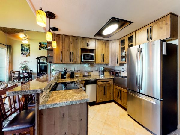 LAHAINA OCEANFRONT 2 BEDROOM CONDO