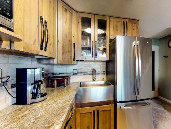 LAHAINA OCEANFRONT 2 BEDROOM CONDO