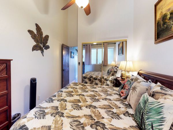 LAHAINA OCEANFRONT 2 BEDROOM CONDO