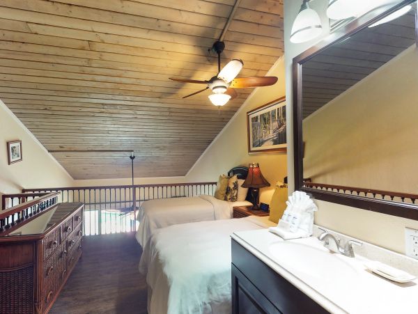 LAHAINA OCEANFRONT 2 BEDROOM CONDO