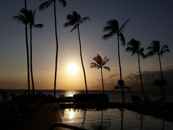 LAHAINA OCEANFRONT 2 BEDROOM CONDO