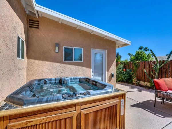 Palm Desert Home 948806