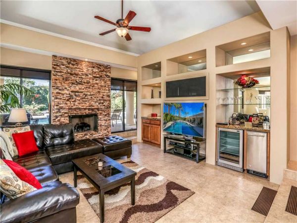 3 Bedroom Home Outdoor Terrace and Pool & Spa in Palm Desert