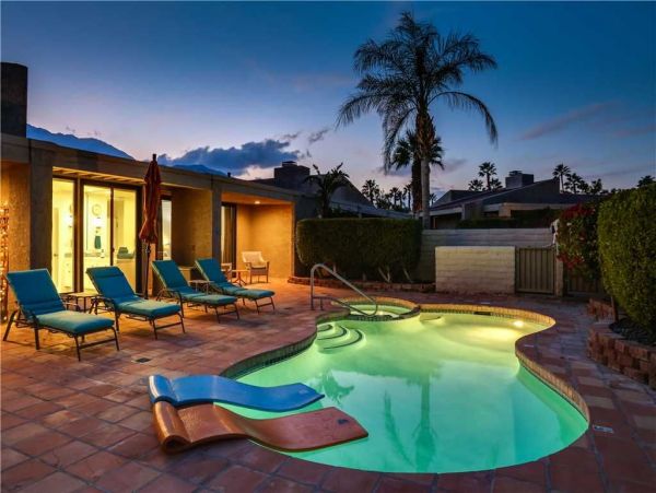 Palm Springs Home 948834
