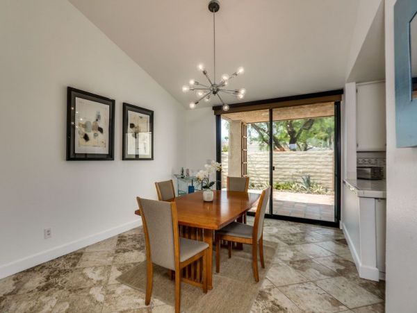 Palm Springs Home 948834