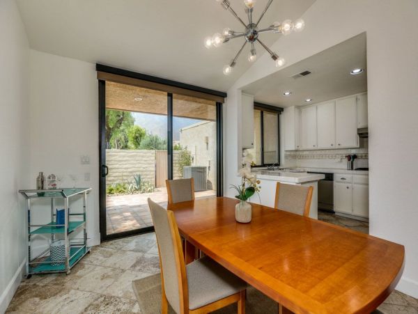Palm Springs Home 948834