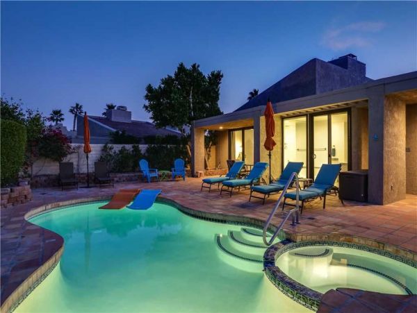 Palm Springs Home 948834