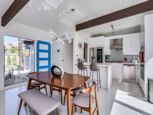 Palm Springs Home 948835