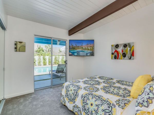 Palm Springs Home 948835