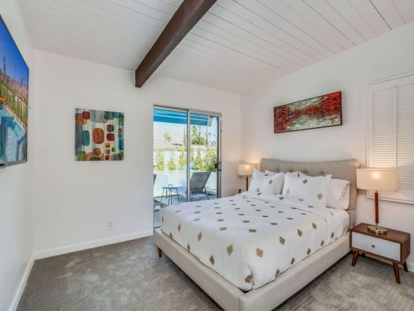 Palm Springs Home 948835