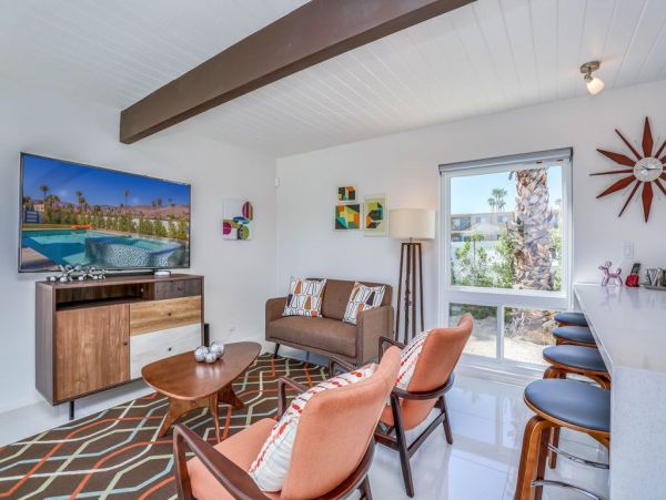 Palm Springs Home 948835