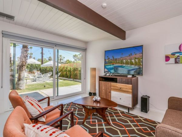Palm Springs Home 948835