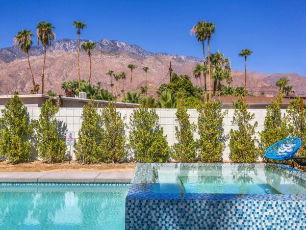 Palm Springs Home 948835