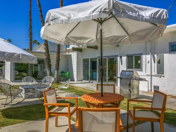 Palm Springs Home 948835