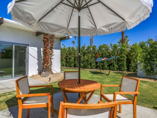 Palm Springs Home 948835