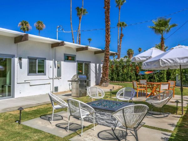 Palm Springs Home 948835