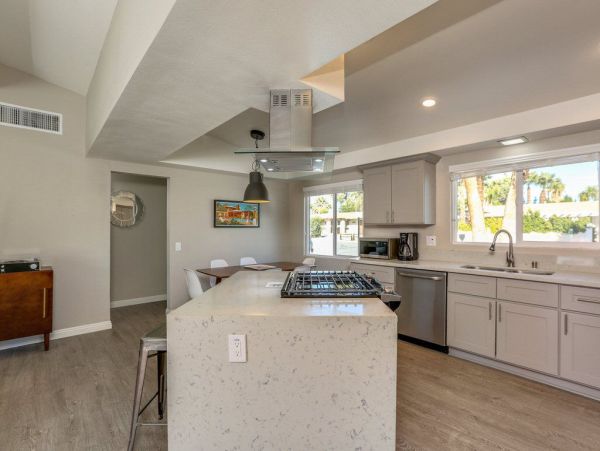Palm Springs Home 948837