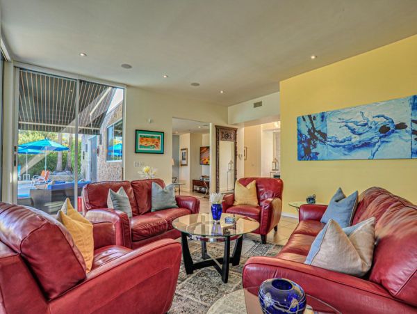 Palm Springs Home 948840