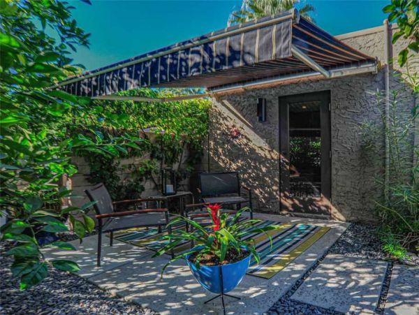 Palm Springs Home 948840