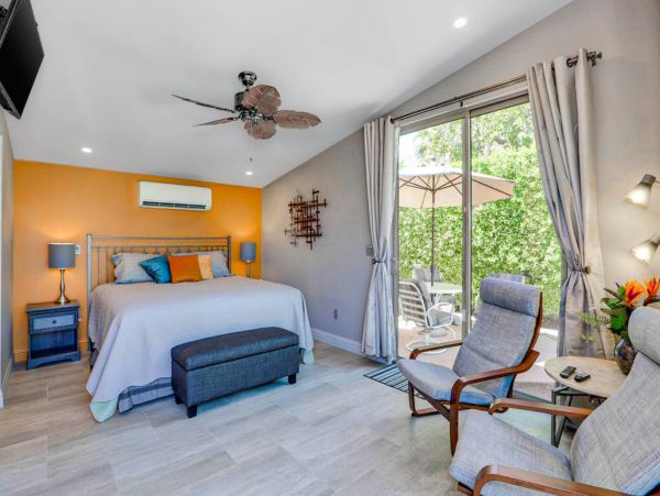 Palm Springs 6 Bedroom Home Sleeps 12 Guests