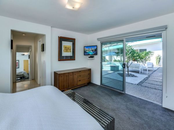 Palm Springs Home 948852