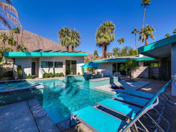 Palm Springs Home 948852