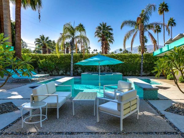Palm Springs Home 948852