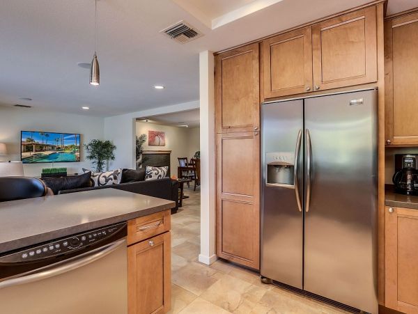 Palm Springs Home 948854