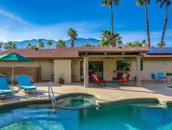 Palm Springs Home 948854