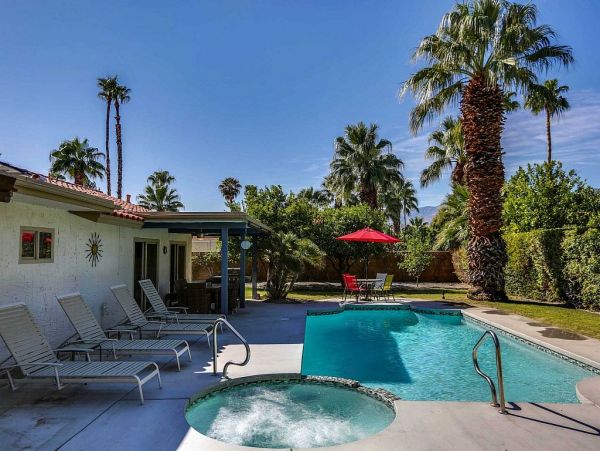 Palm Springs Home 948856