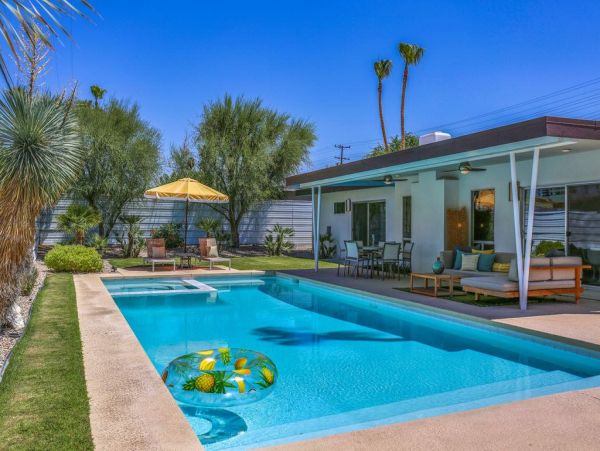 Palm Springs Home 948859