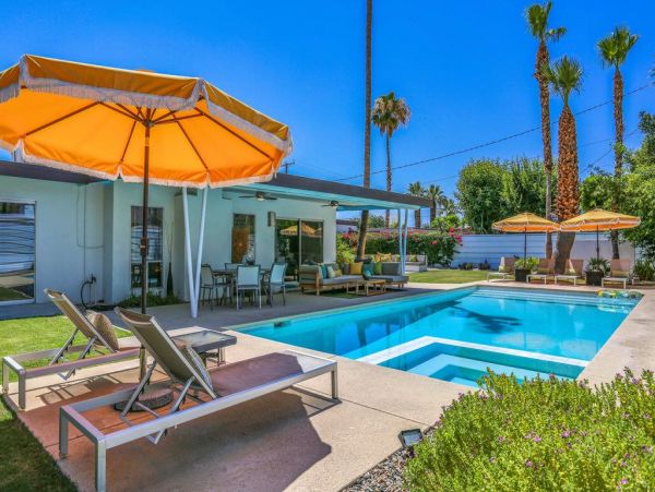 Palm Springs Home 948859