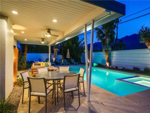 Palm Springs Home 948859