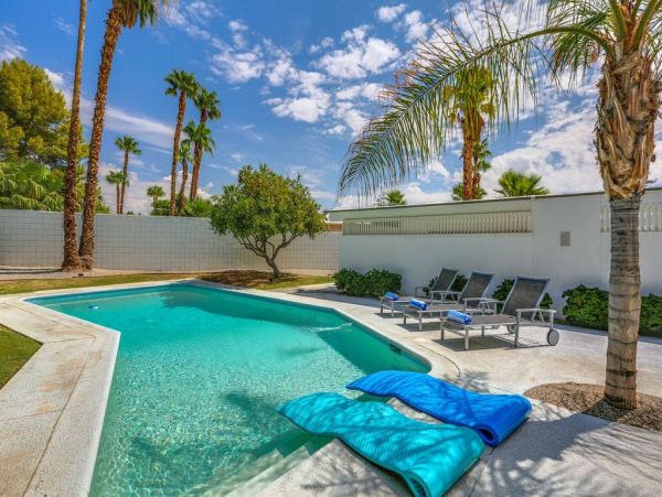 Palm Springs Home 948861