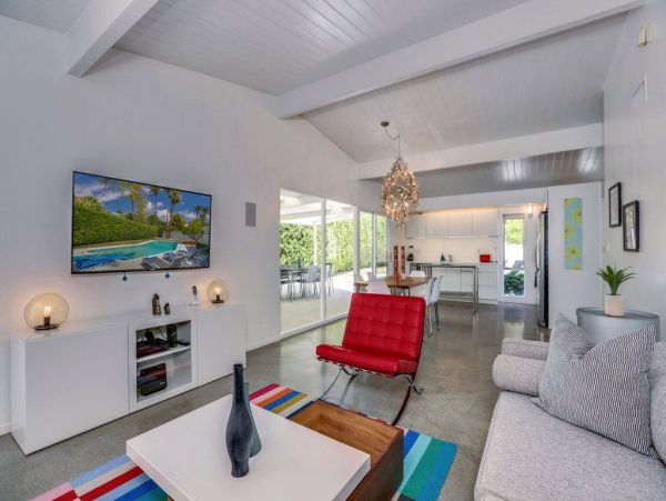 Palm Springs Home 948861