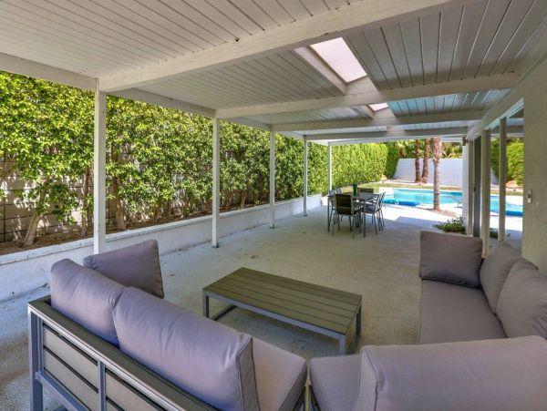 Palm Springs Home 948861