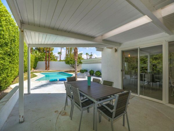 Palm Springs Home 948861