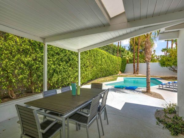 Palm Springs Home 948861
