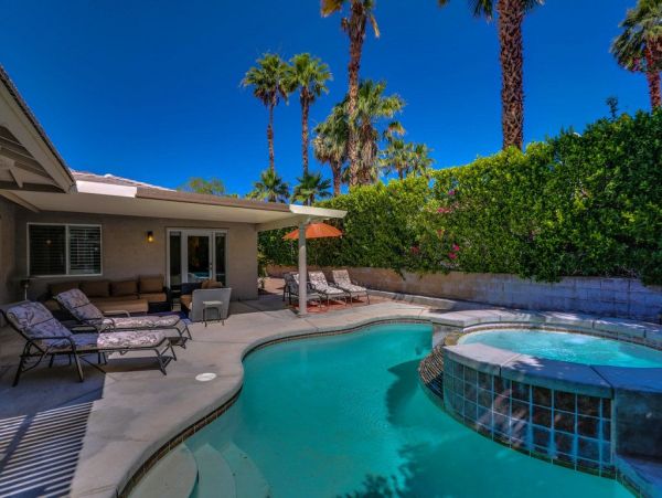 Palm Springs Home 948869