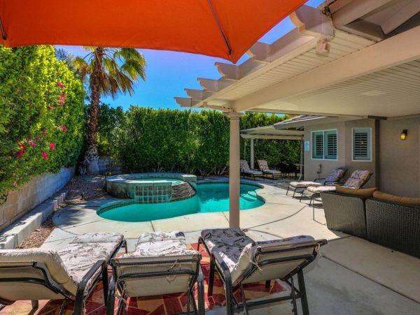 Palm Springs Home 948869