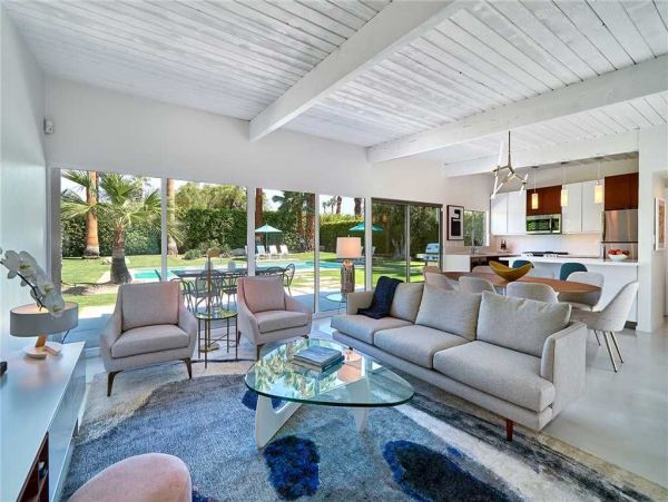 Palm Springs Home 948870