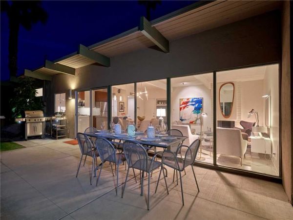 Palm Springs Home 948870
