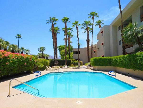 Palm Springs Home 948872