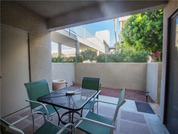 Palm Springs Home 948872