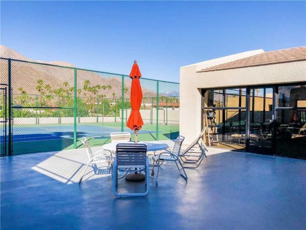 Palm Springs Home 948872