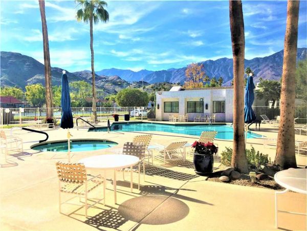 Palm Springs Home 948873