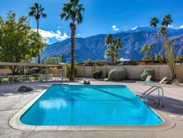 Palm Springs Home 948874