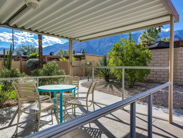 Palm Springs Home 948874