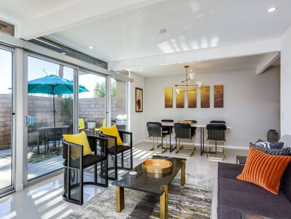 Palm Springs Home 948874